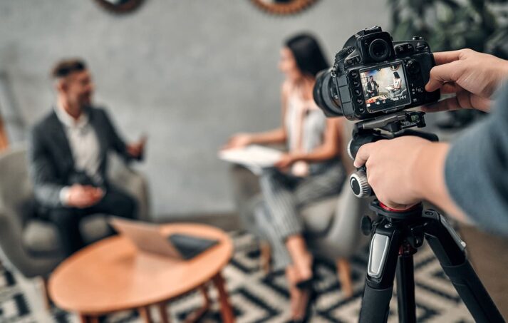 インタビュー動画の撮り方や実際の質問例・編集のコツを映像のプロが徹底解説