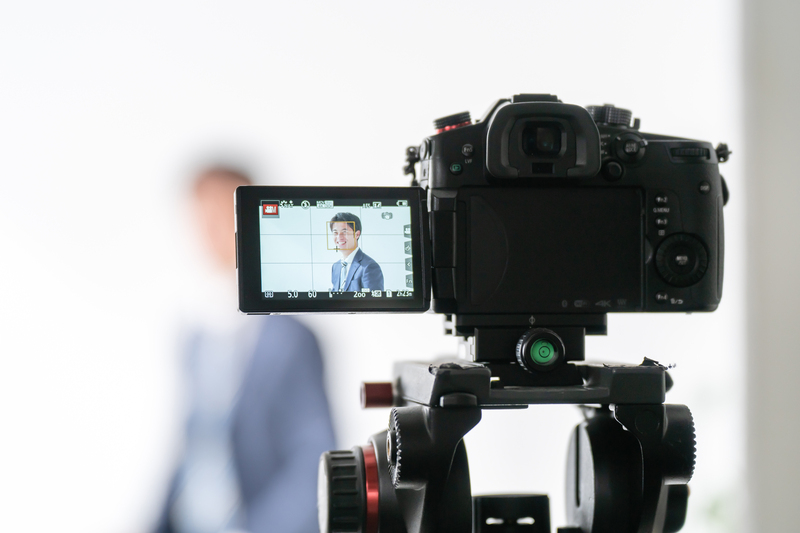 社員のインタビュー動画の活用方法や動画の作り方・実際の活用事例を紹介