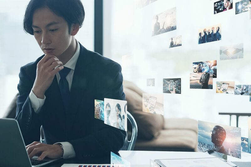 複数の映像カットを組み合わせてストーリーを構成する様子を表したイメージ